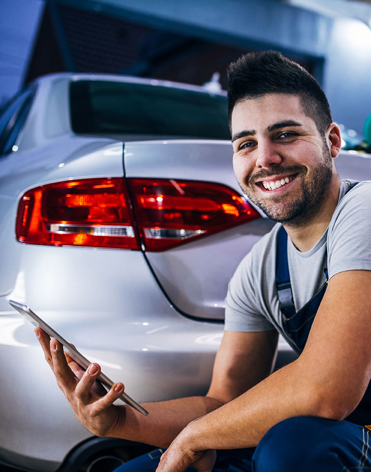 Un mécanicien dont le travail est simplifié.